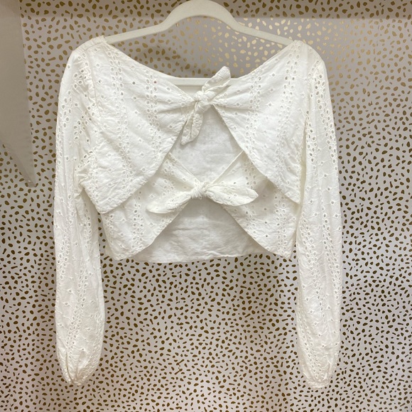GB White Eyelet Cropped Top ( Size L) - Picture 2 of 3